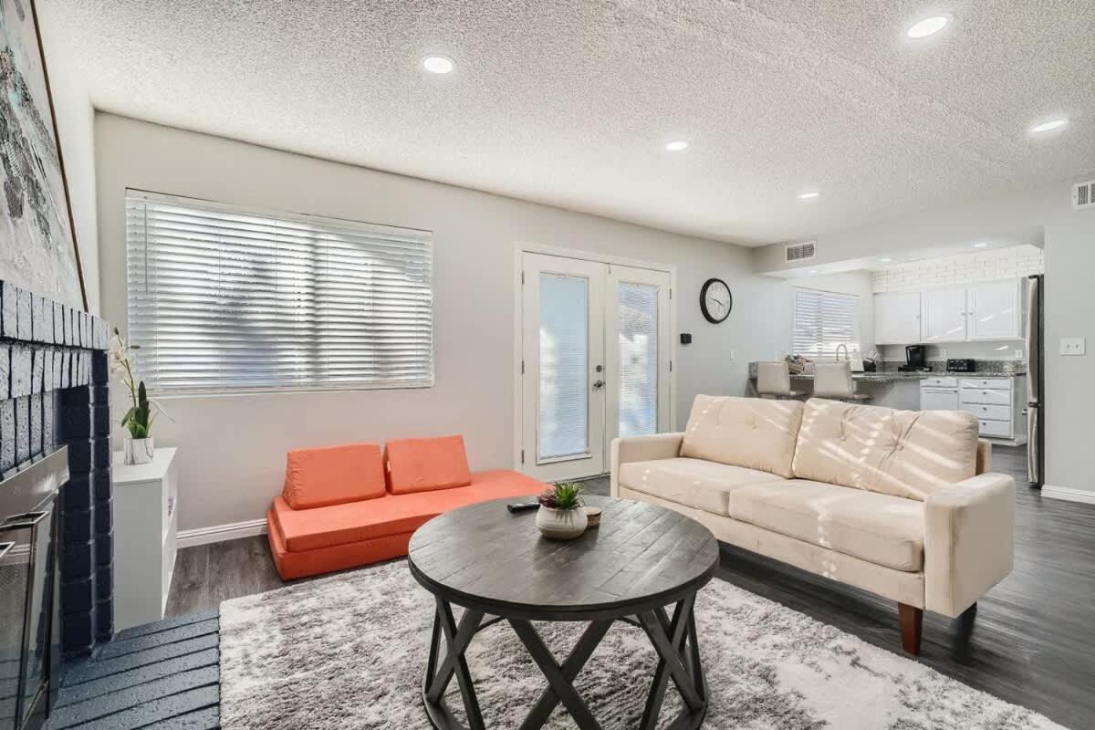 Tropical House With Heated Pool 10 Min To Strip Holiday home Las Vegas