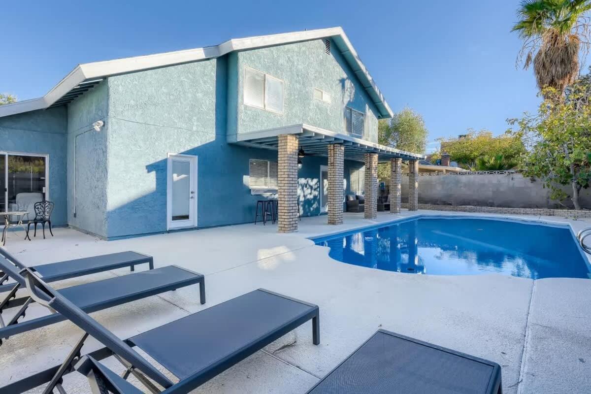 Tropical House With Heated Pool 10 Min To Strip Holiday home *