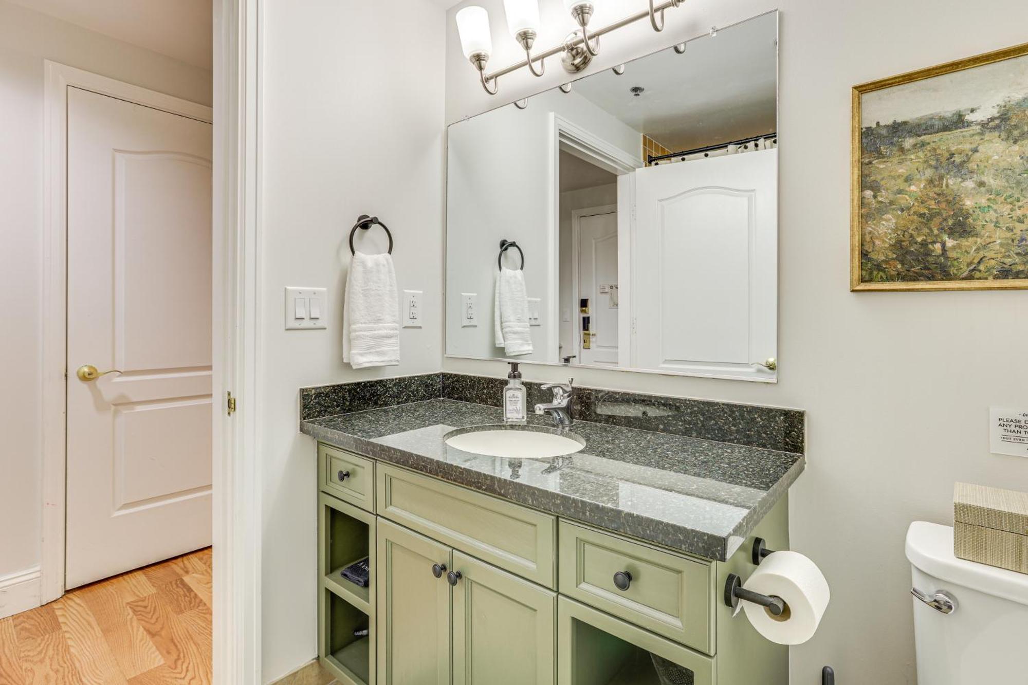 Charming Retreat On Vegas With Pool Access! * Las Vegas