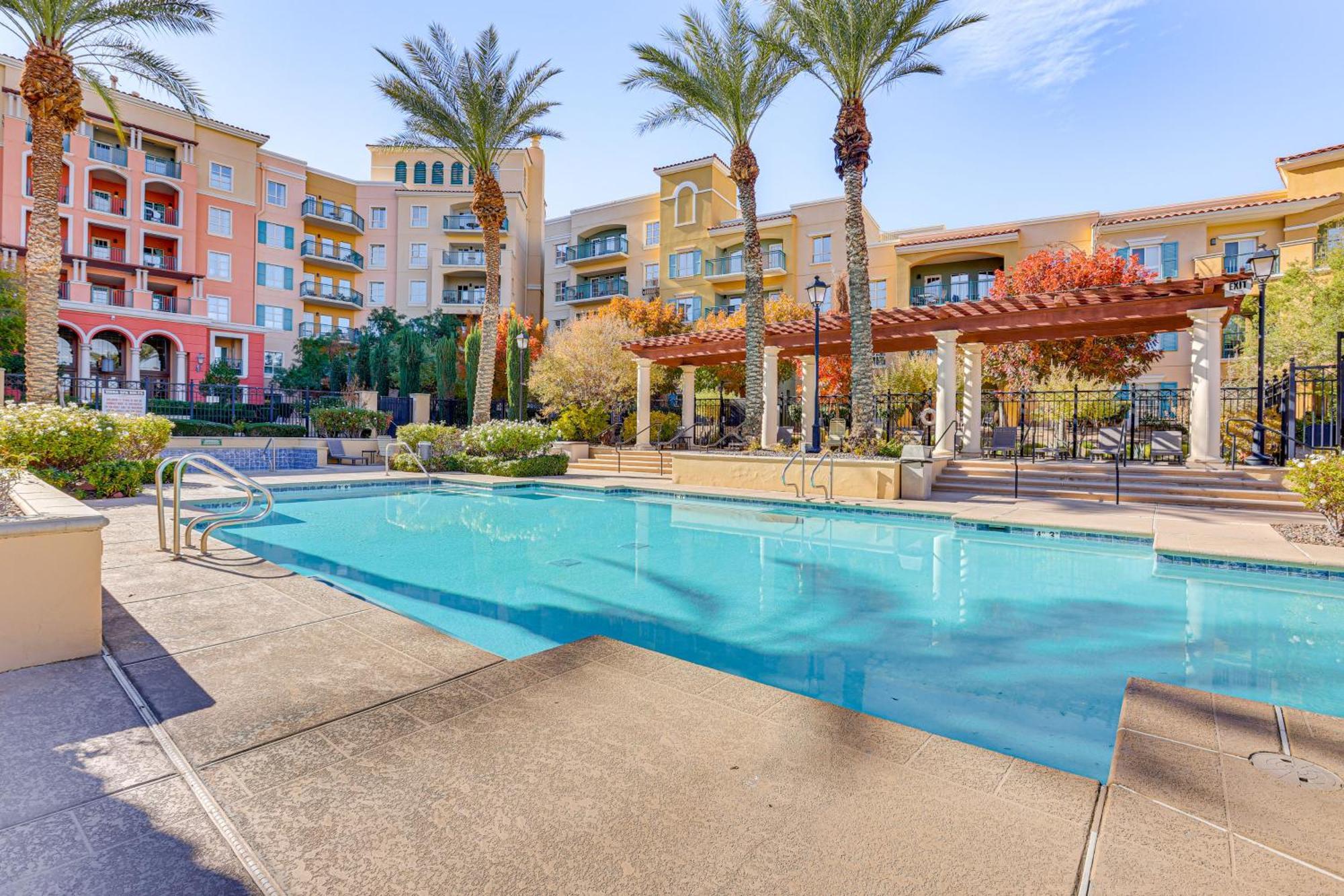 Charming Retreat On Vegas With Pool Access! Las Vegas