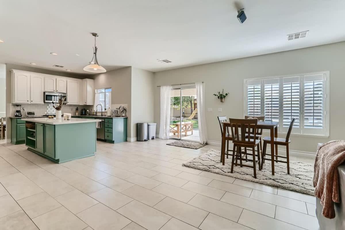 Spacious Luxury Desert Retreat With Heated Pool Putt Putt And A Playground For Family Holiday home