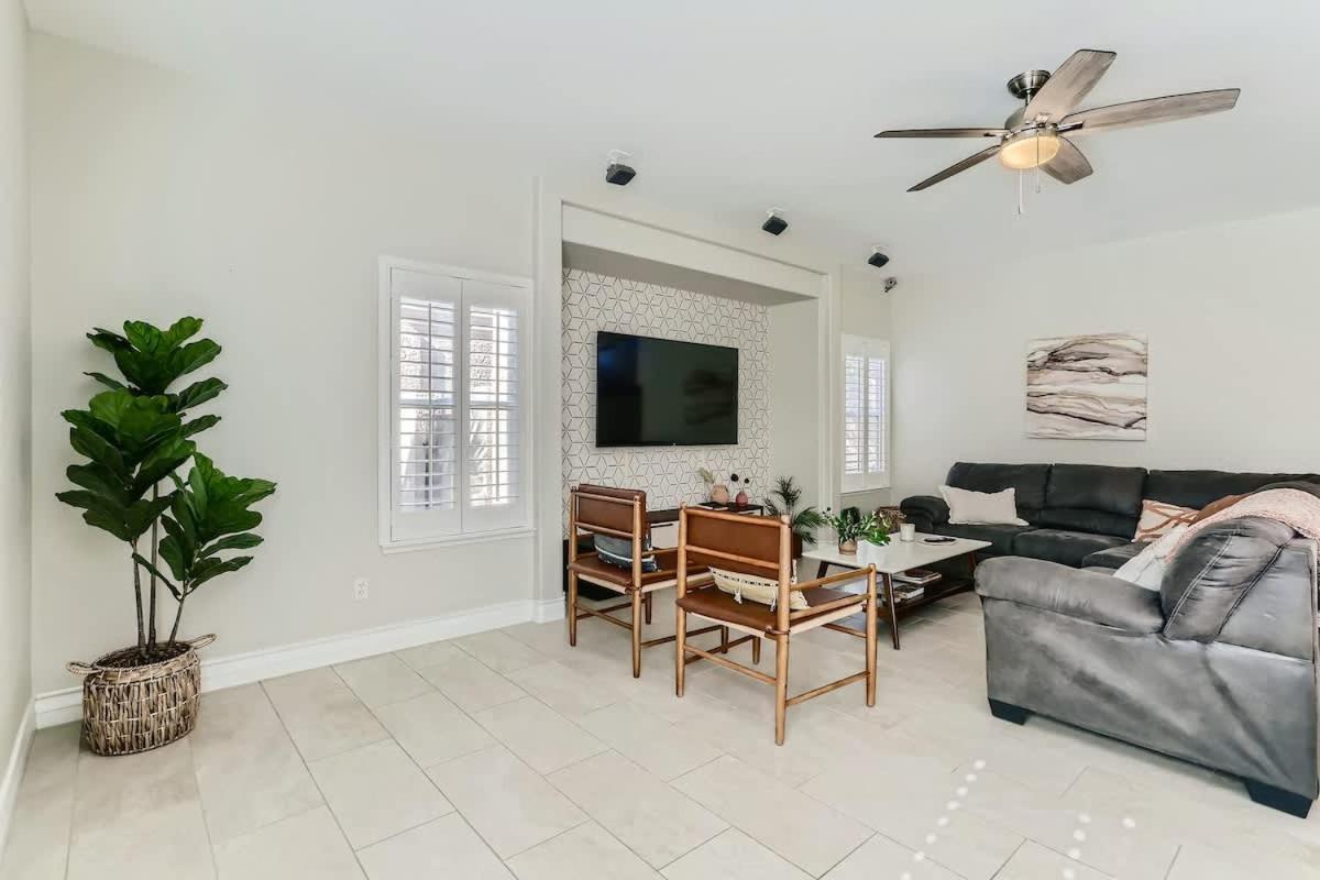 Holiday home Spacious Luxury Desert Retreat With Heated Pool Putt Putt And A Playground For Family *