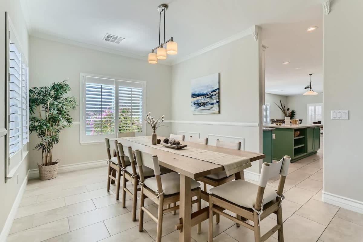 Spacious Luxury Desert Retreat With Heated Pool Putt Putt And A Playground For Family Holiday home Las Vegas