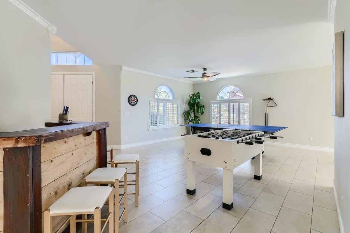 Spacious Luxury Desert Retreat With Heated Pool Putt Putt And A Playground For Family Holiday home *