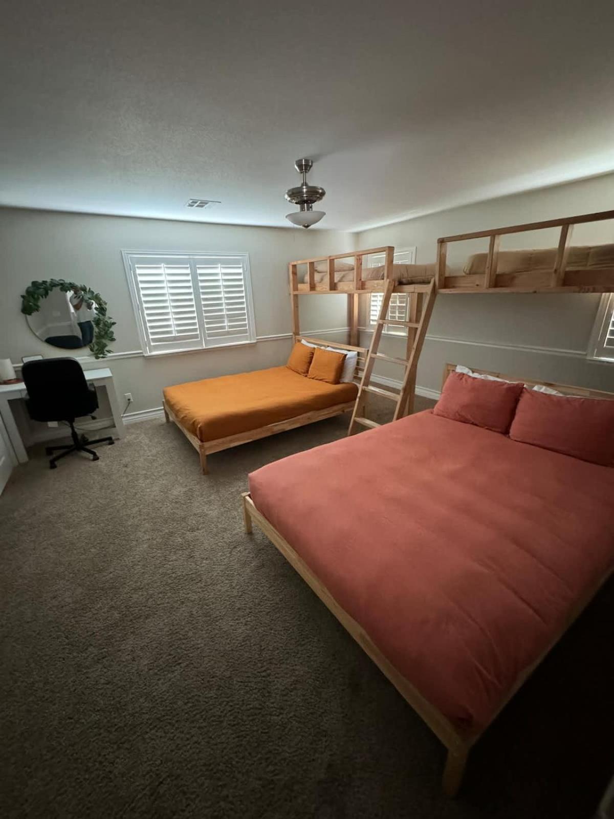 Holiday home Spacious Luxury Desert Retreat With Heated Pool Putt Putt And A Playground For Family *