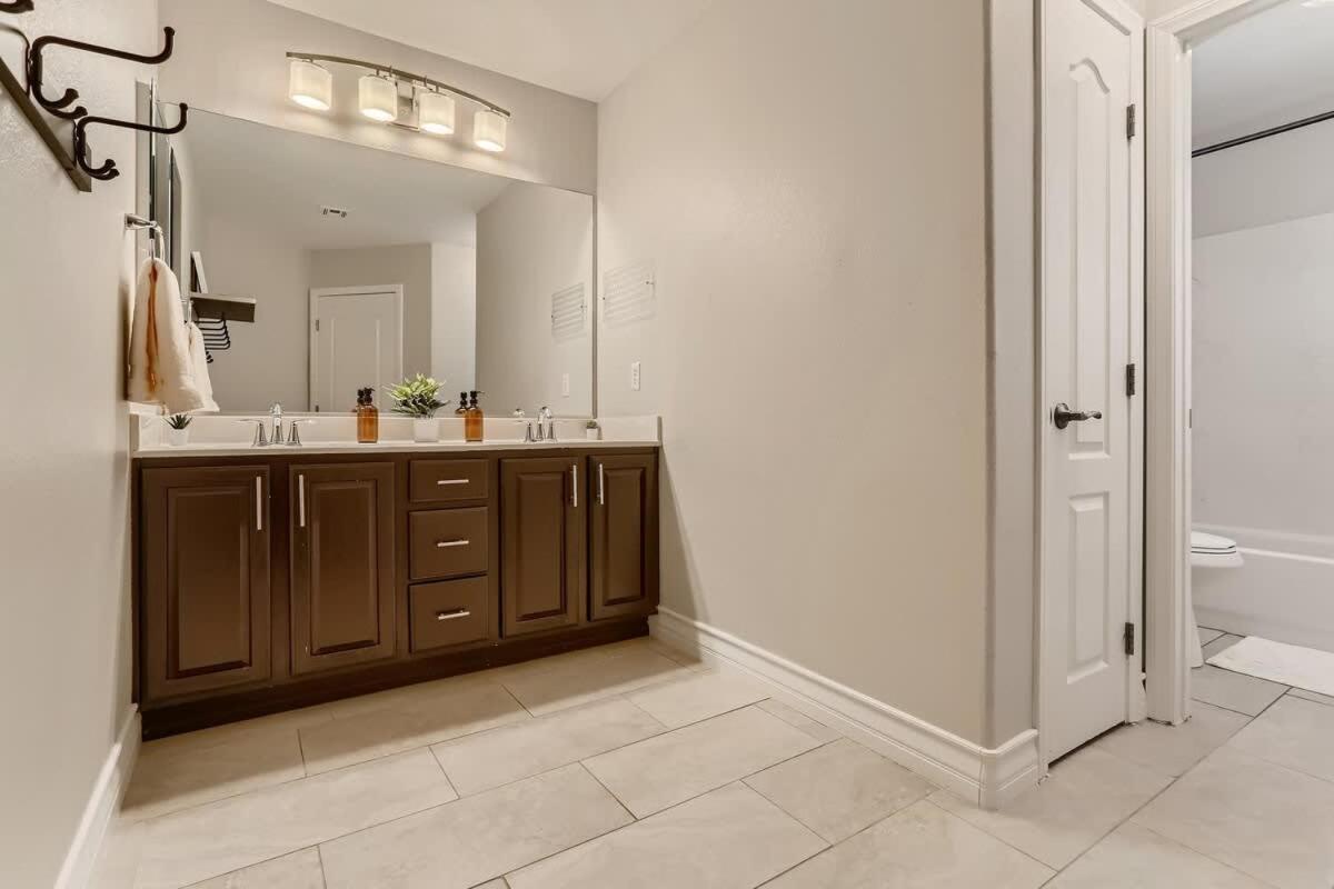 Spacious Luxury Desert Retreat With Heated Pool Putt Putt And A Playground For Family Holiday home Las Vegas