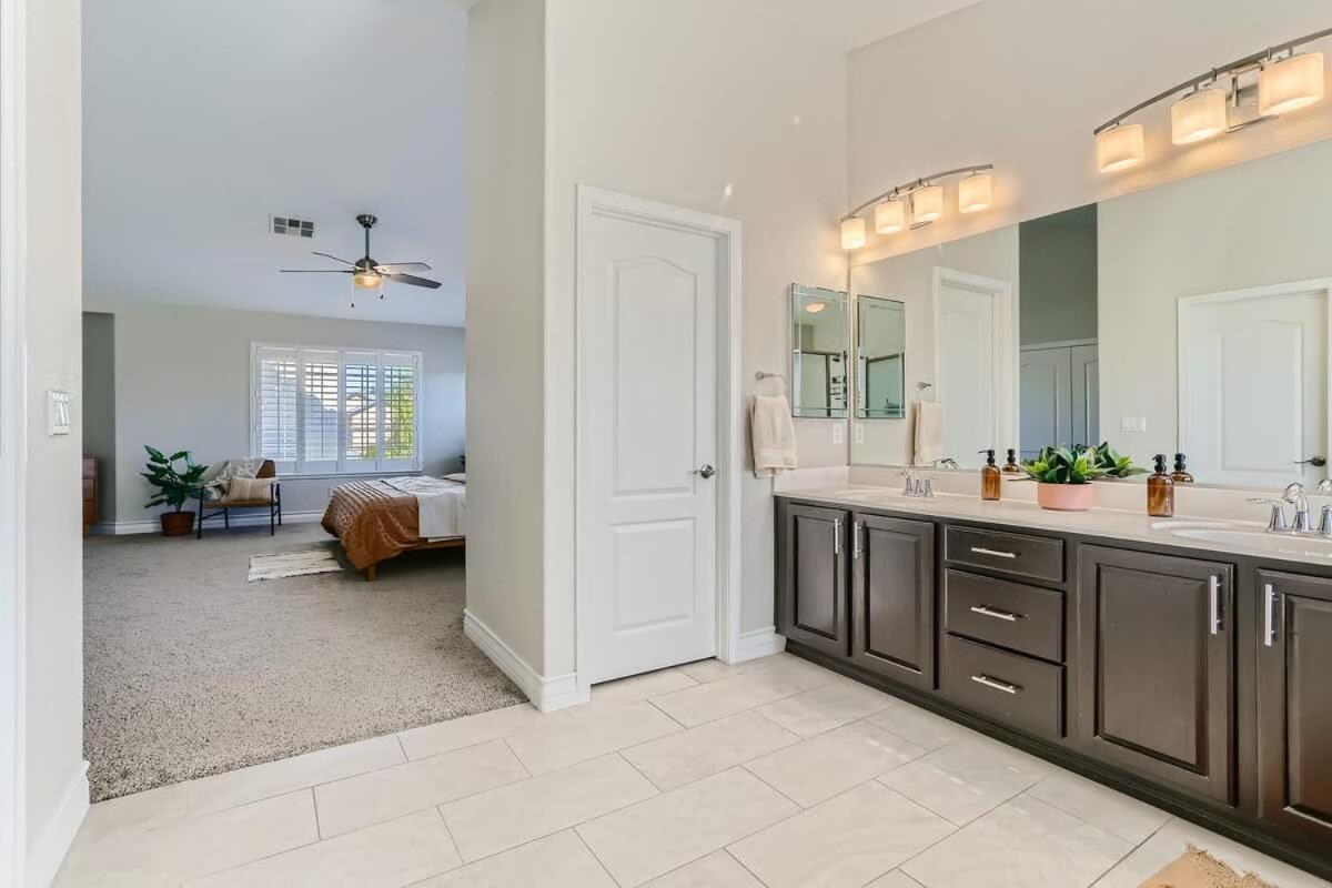Spacious Luxury Desert Retreat With Heated Pool Putt Putt And A Playground For Family *