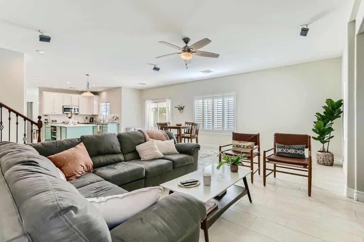 Spacious Luxury Desert Retreat With Heated Pool Putt Putt And A Playground For Family Holiday home Las Vegas