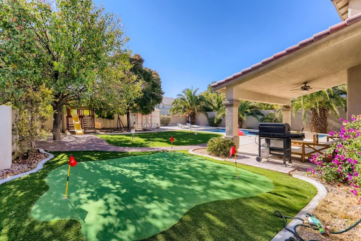 Holiday home Spacious Luxury Desert Retreat With Heated Pool Putt Putt And A Playground For Family Las Vegas