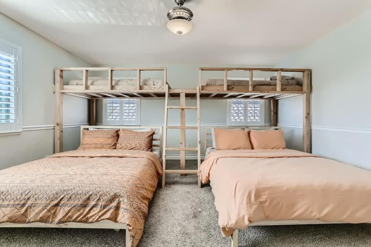 Spacious Luxury Desert Retreat With Heated Pool Putt Putt And A Playground For Family * Las Vegas