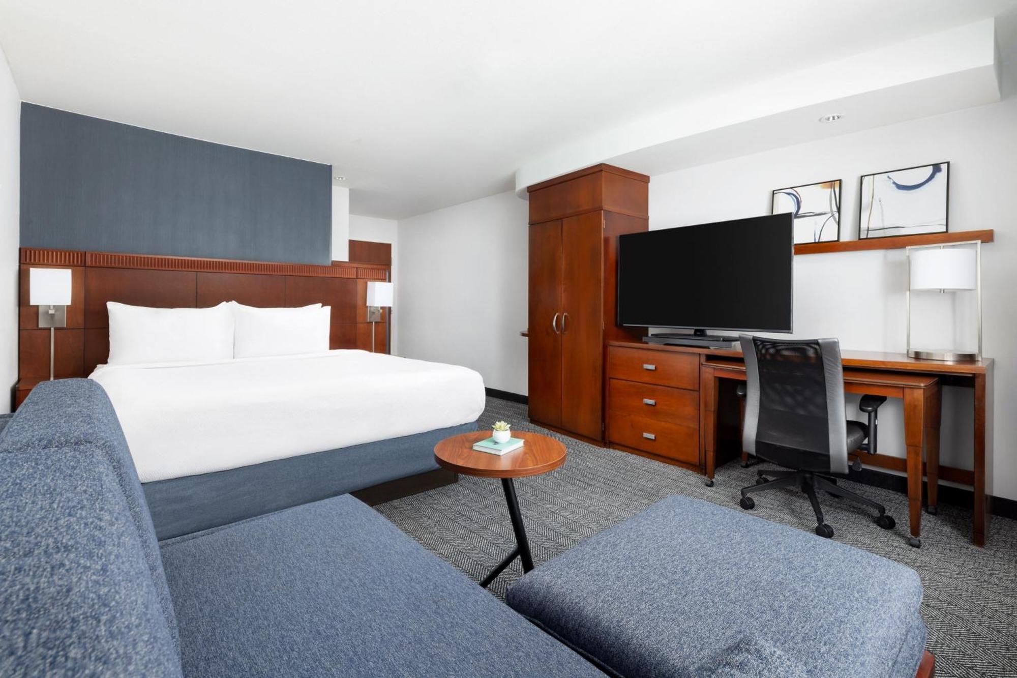 Courtyard By Marriott Stadium Area