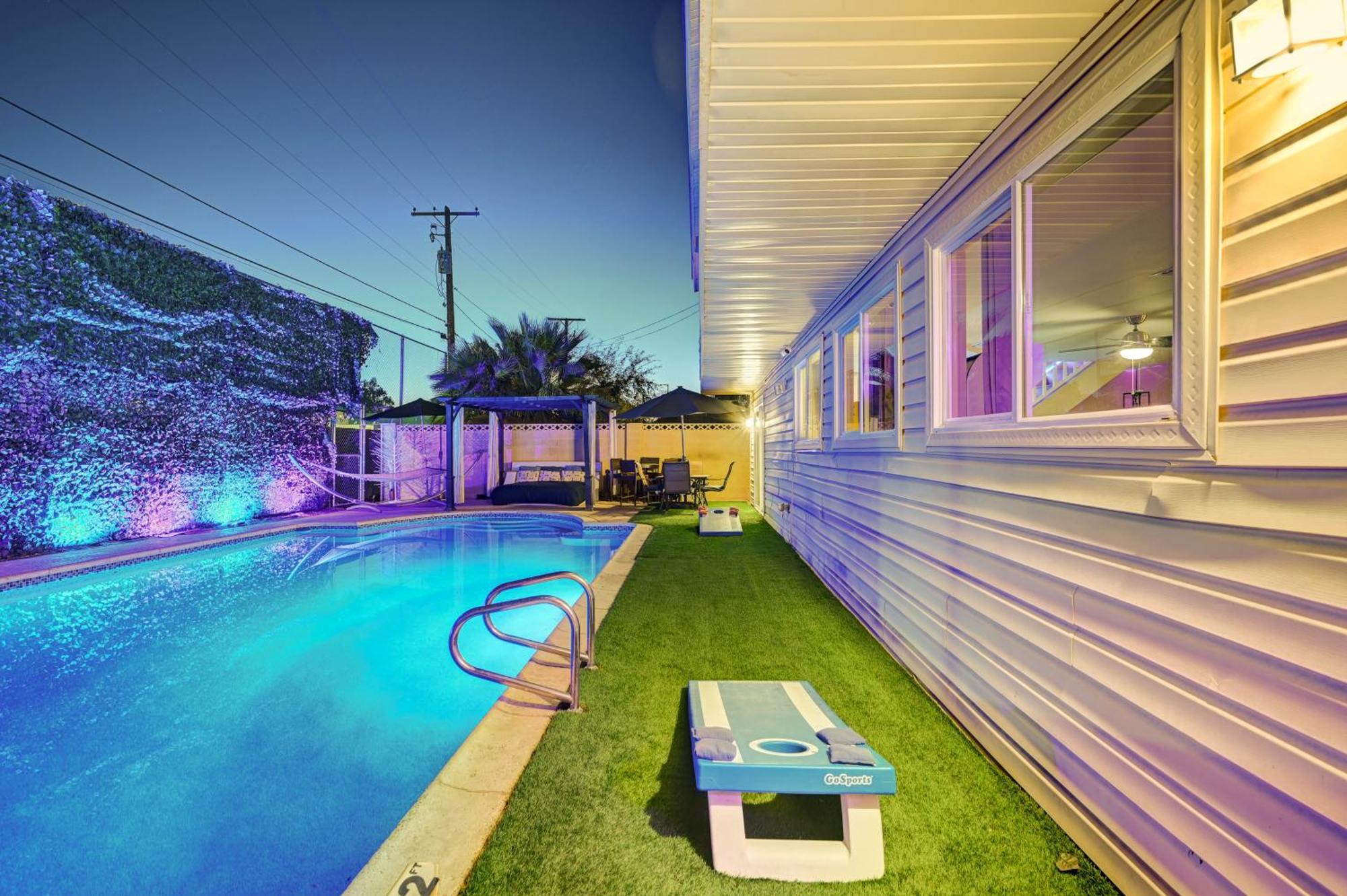 Villa Large House, 15 Beds, Heated Pool, Hot Tub, Bbq, Close To Strip