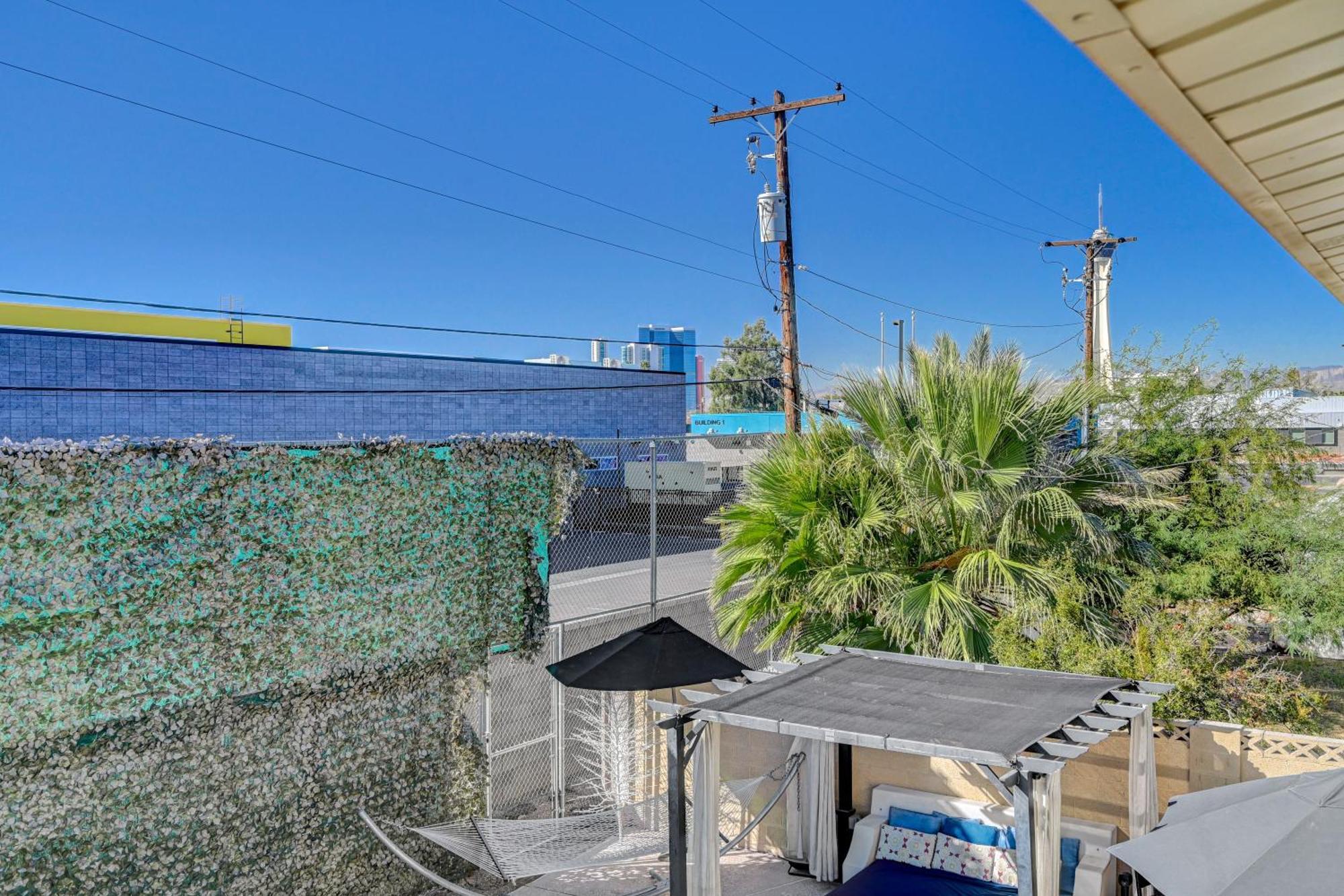 Large House, 15 Beds, Heated Pool, Hot Tub, Bbq, Close To Strip Villa Las Vegas