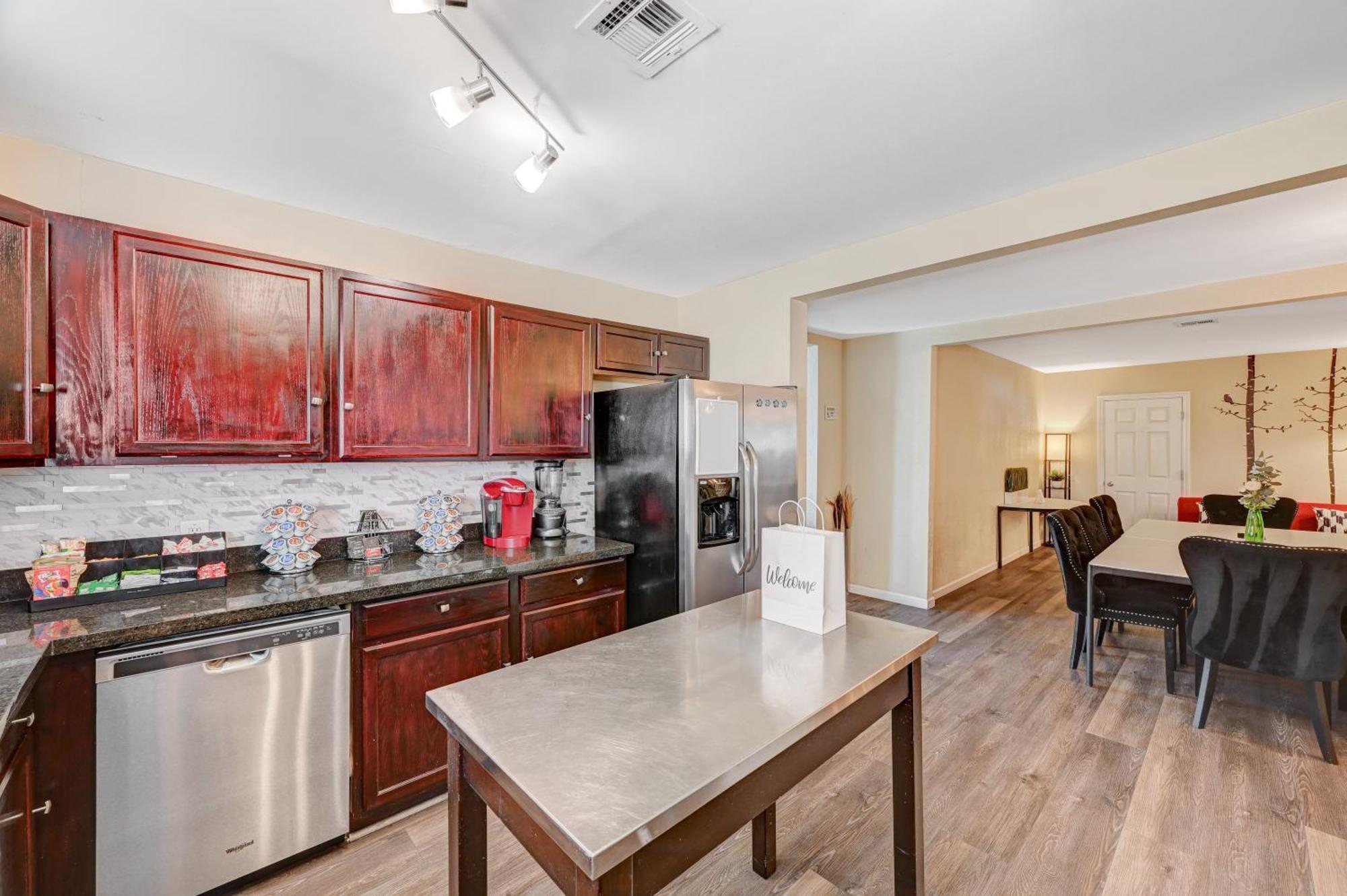 Large House, 15 Beds, Heated Pool, Hot Tub, Bbq, Close To Strip * Las Vegas