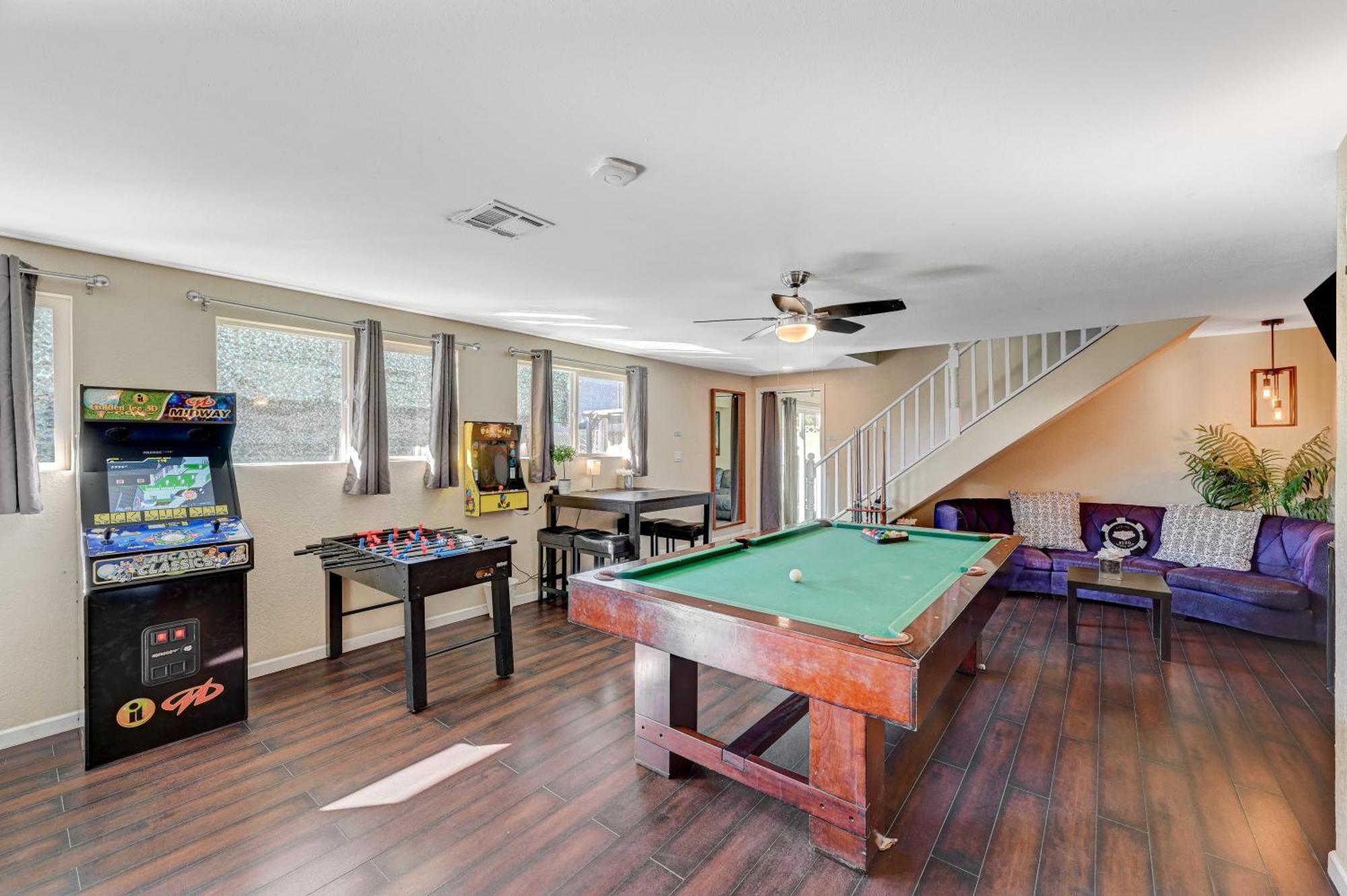 Villa Large House, 15 Beds, Heated Pool, Hot Tub, Bbq, Close To Strip