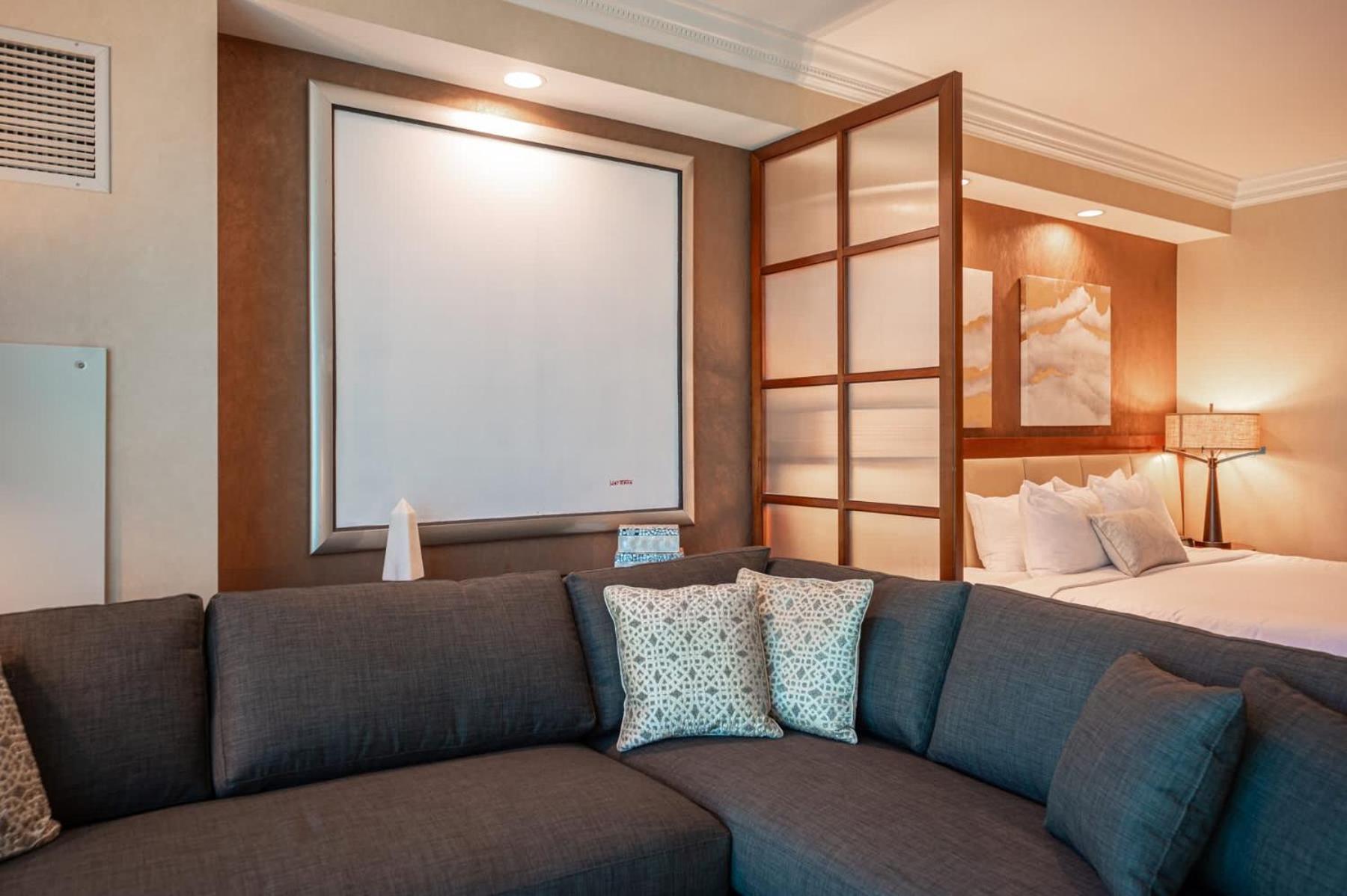 No Fee Strip View Suite+ Free Valet + Pool * Las Vegas