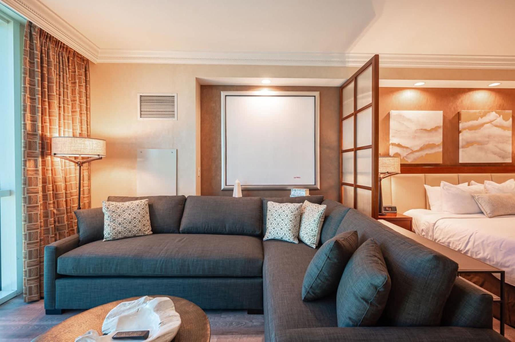 No Fee Strip View Suite+ Free Valet + Pool Holiday home *