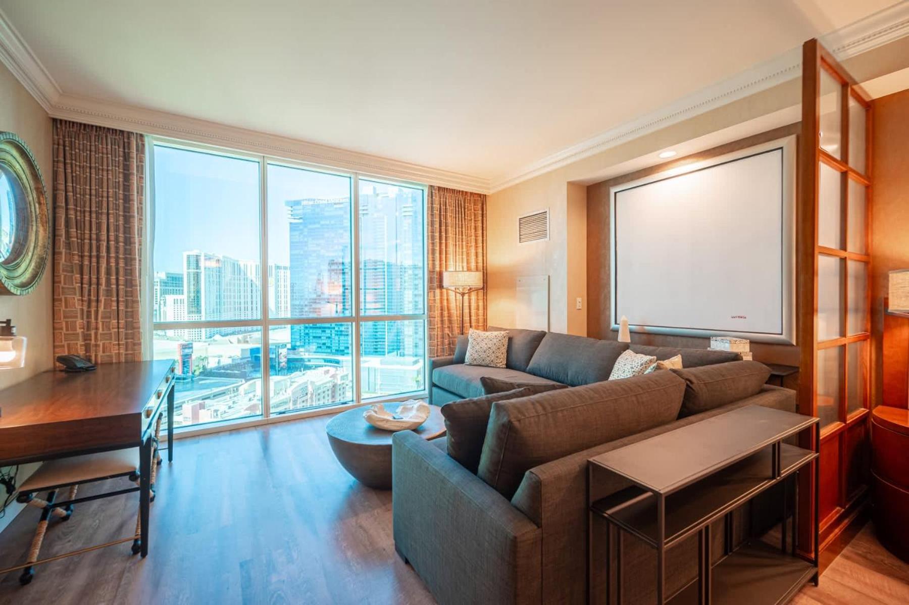 Holiday home No Fee Strip View Suite+ Free Valet + Pool *