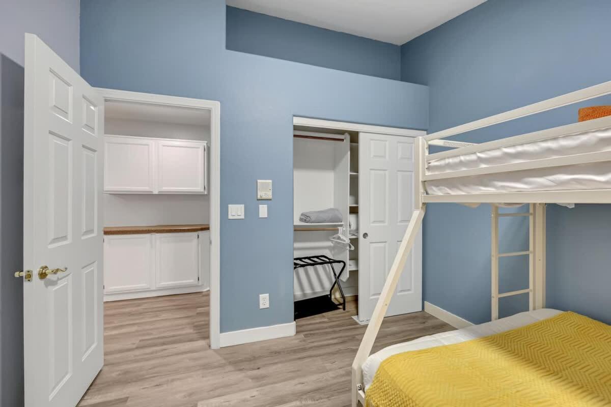 Newly Remodel 4br With Gameroom And Free Heated Great For Family Las Vegas