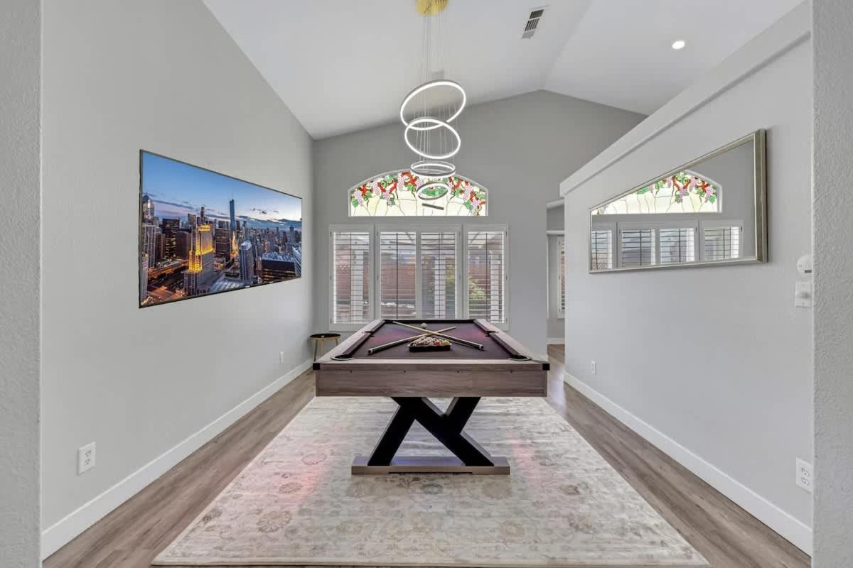Newly Remodel 4br With Gameroom And Free Heated Great For Family
