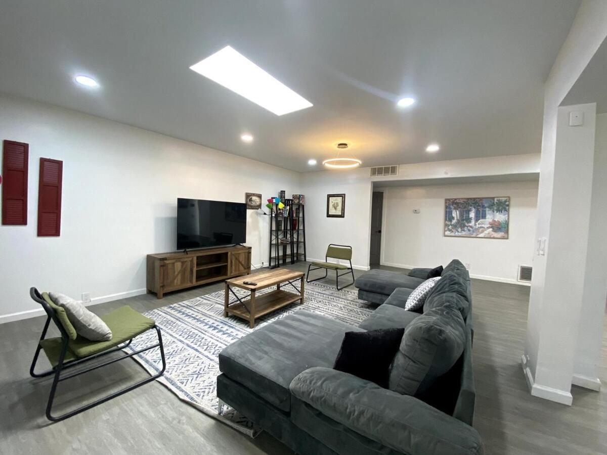 Modern 3 Bedroom Near Strip * Las Vegas