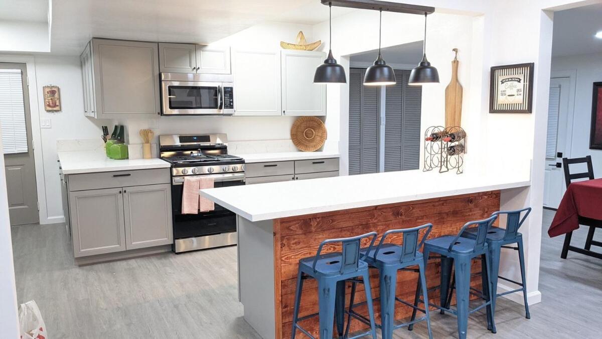 Modern 3 Bedroom Near Strip