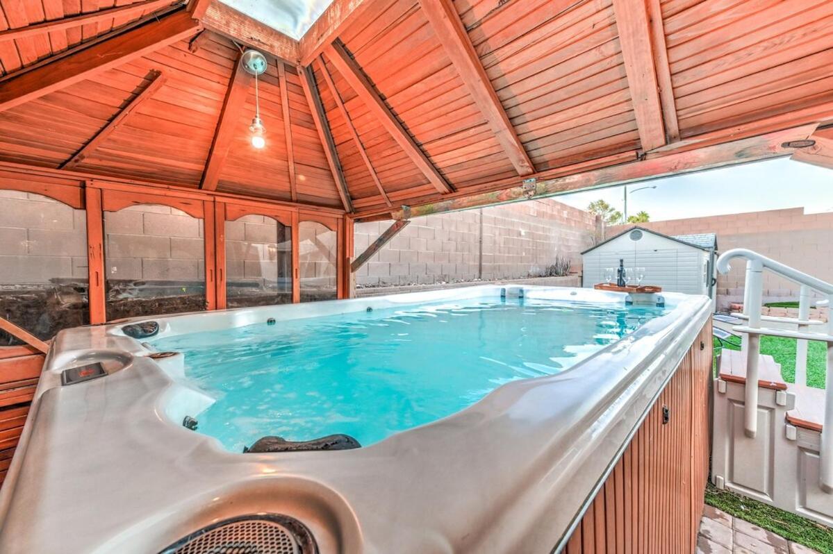 Casa de férias Vegas Vibes 4br With Poolspa, Perfect For Groups *