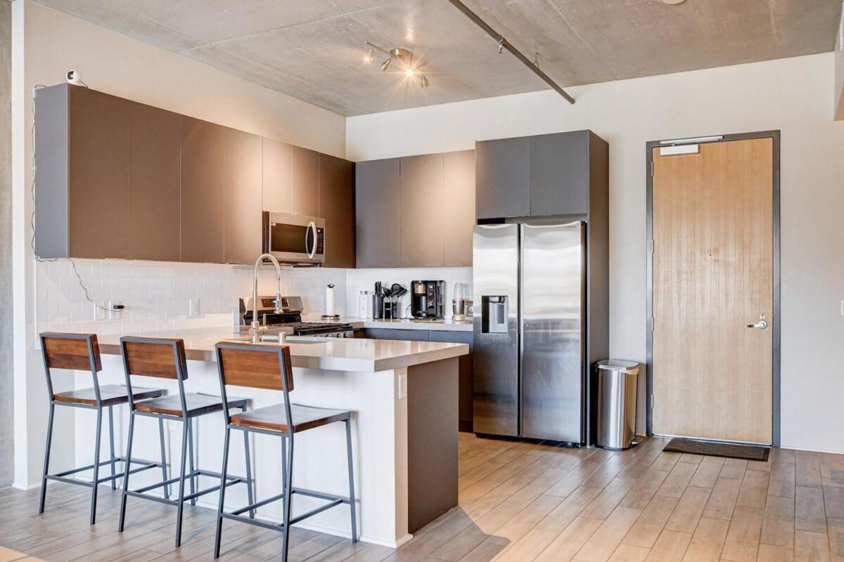 Apartment Gorgeous 1 Bed 2 Bath High Rise *