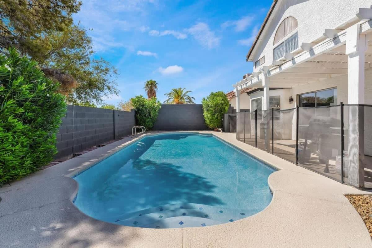 Bright Big Lights Your Near The Strip Villa *
