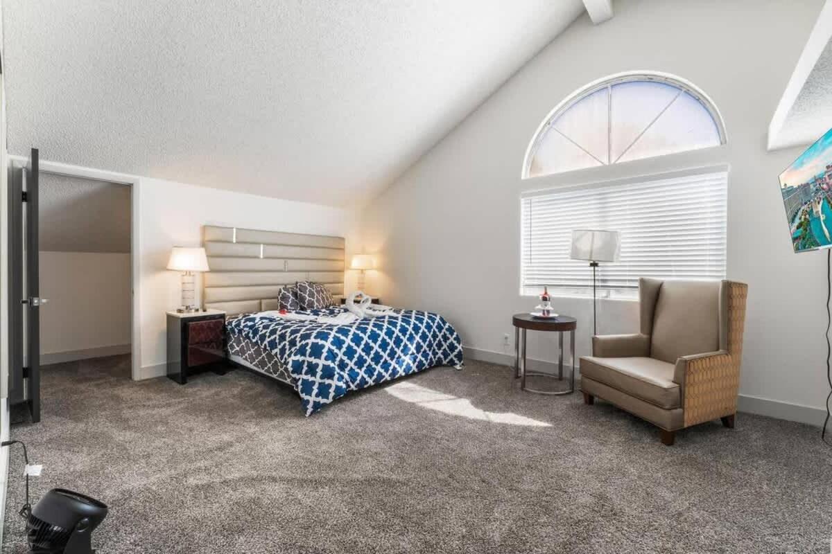 Bright Big Lights Your Near The Strip Villa Las Vegas