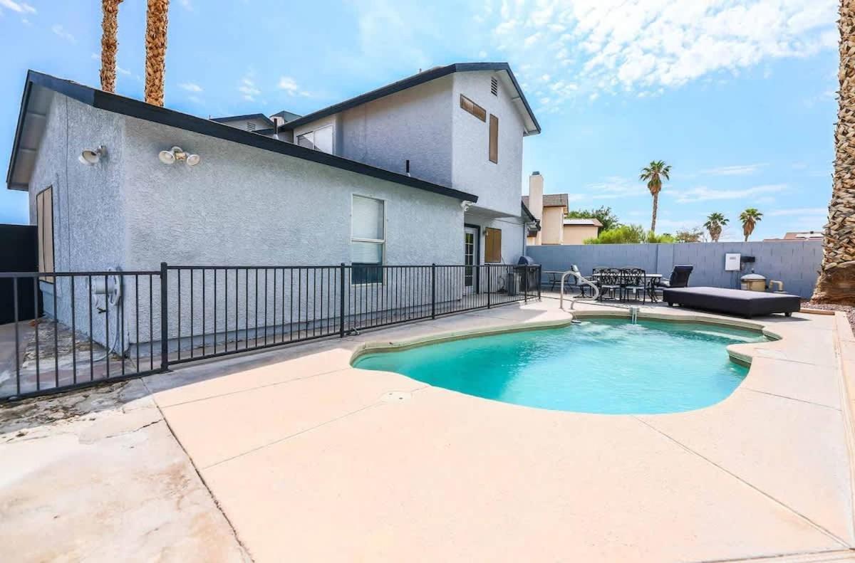 Vegas Living Gorgeous With Pool Near The Strip *