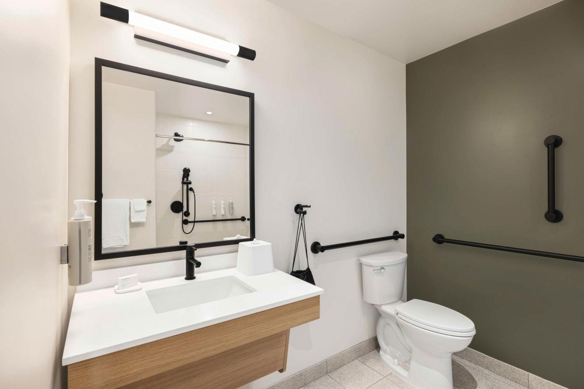 Spark By Hilton Vegas Airport 3*