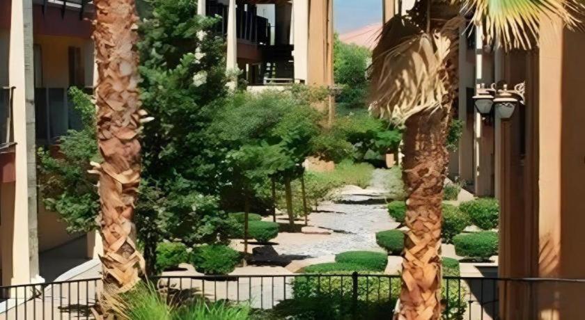 Nellis At Main Gate Hotel