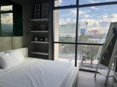 Balcony Luxury High Rise Downtown Fremont Casinos Holiday home Las Vegas