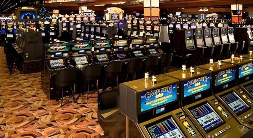 Eastside Cannery Casino 3*