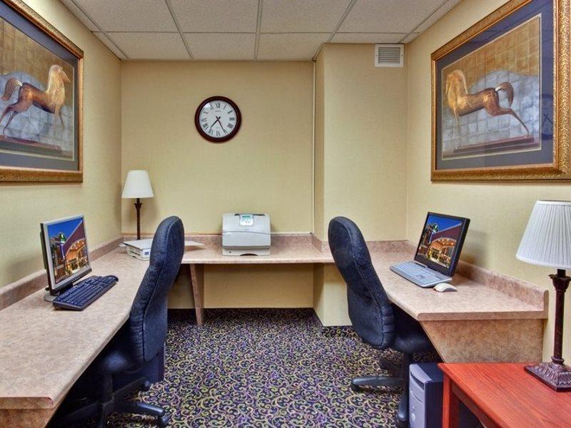 Hotel Holiday Express And - Henderson By Ihg 3*