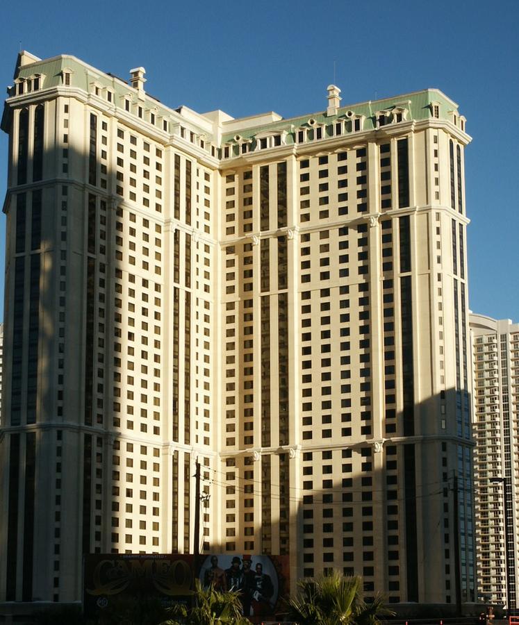 At Marriott's Grand Chateau Vegas Strip-no Fee Apartahotel