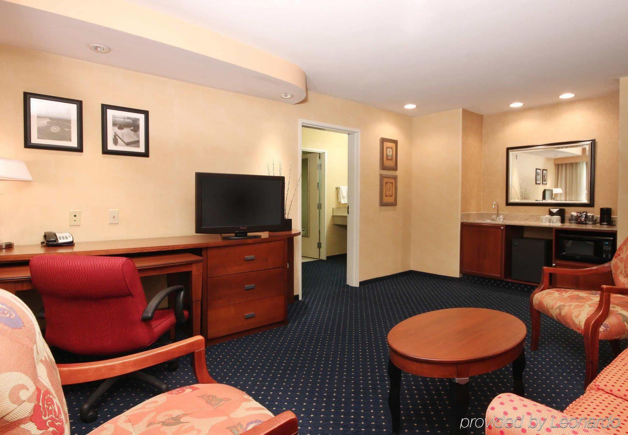 Courtyard By Marriott Stadium Area Hotel
