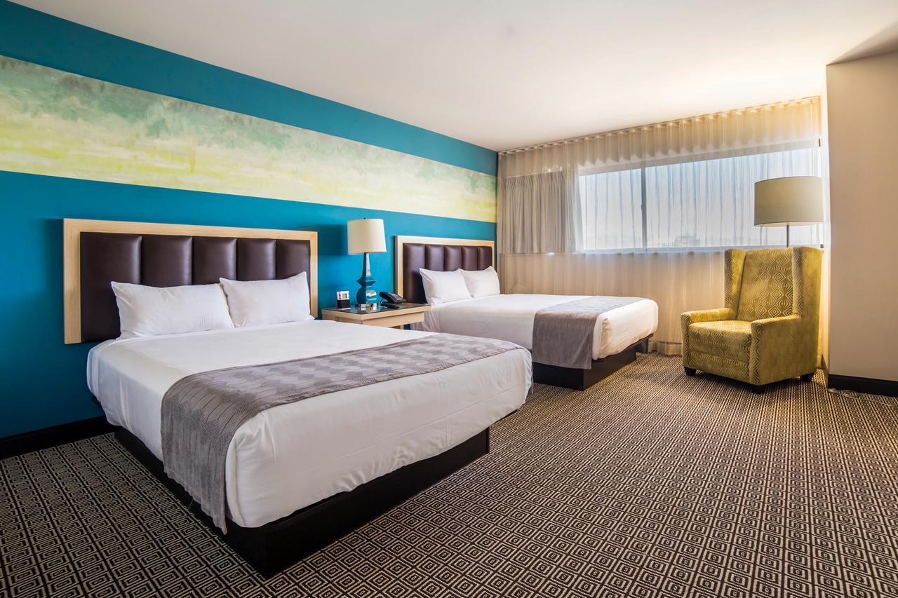 Hotel Downtown Grand & Casino 3*