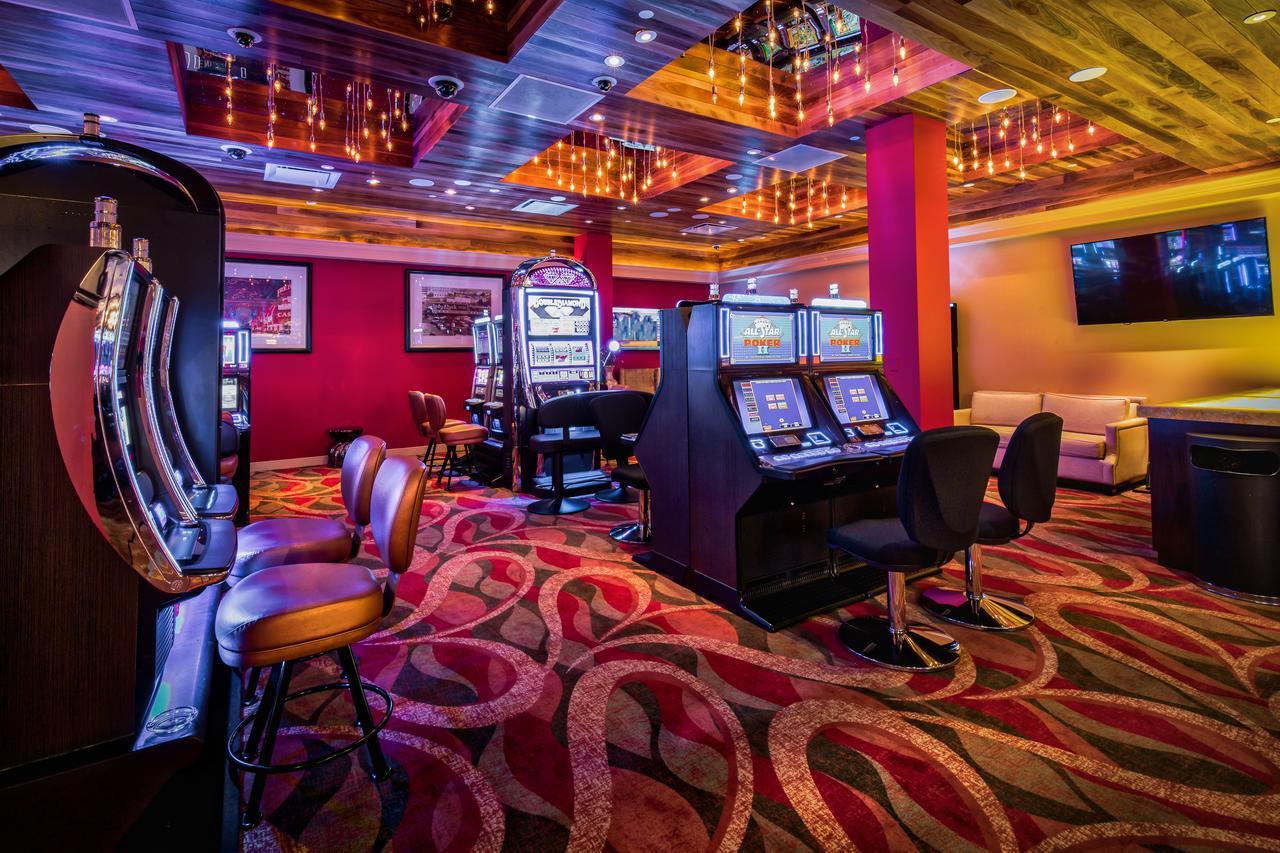 Downtown Grand & Casino 3*