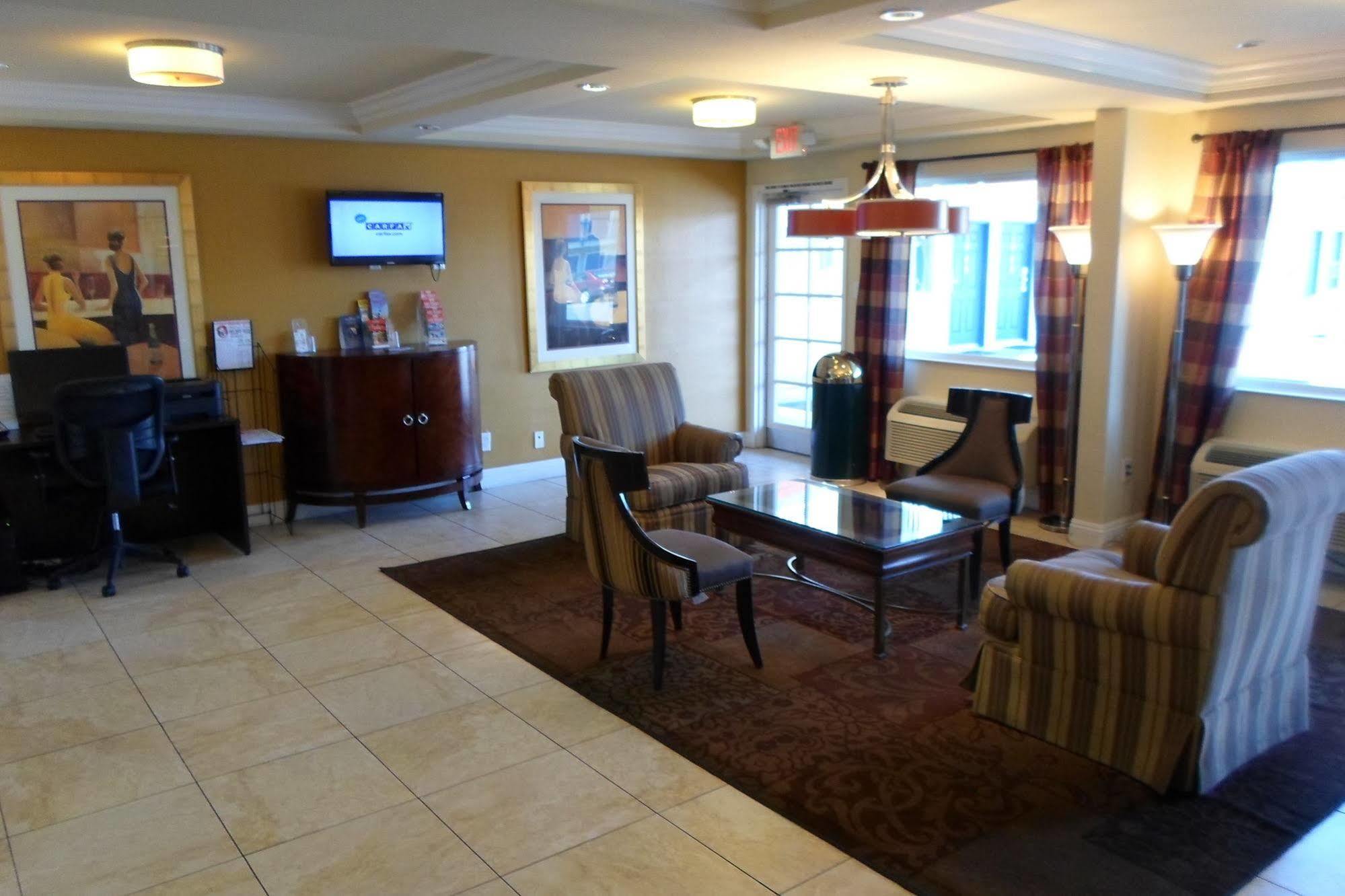 Howard Johnson By Wyndham Vegas Near The Strip Motel Las Vegas