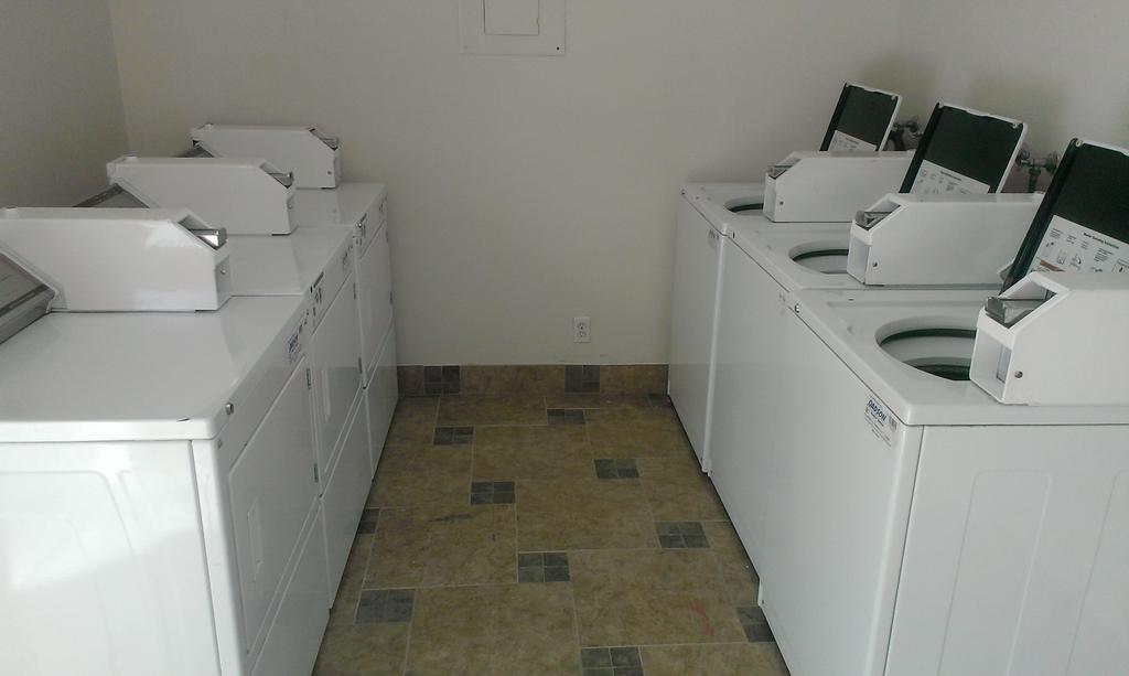 Americana 5 Inn & Suites North
