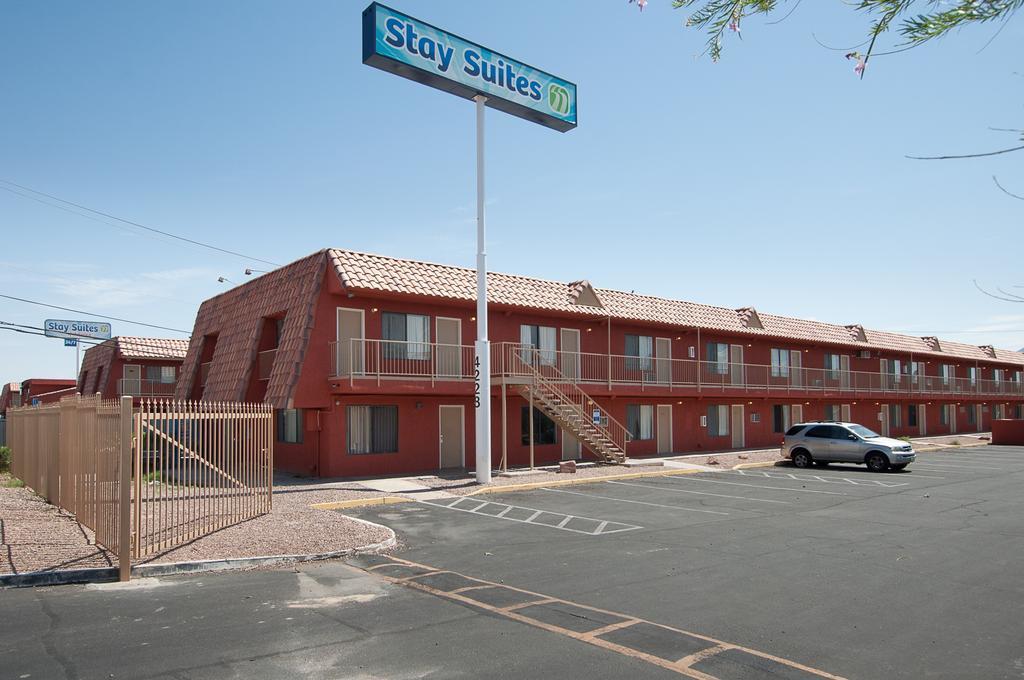 Hotel Americana 5 Inn & Suites North
