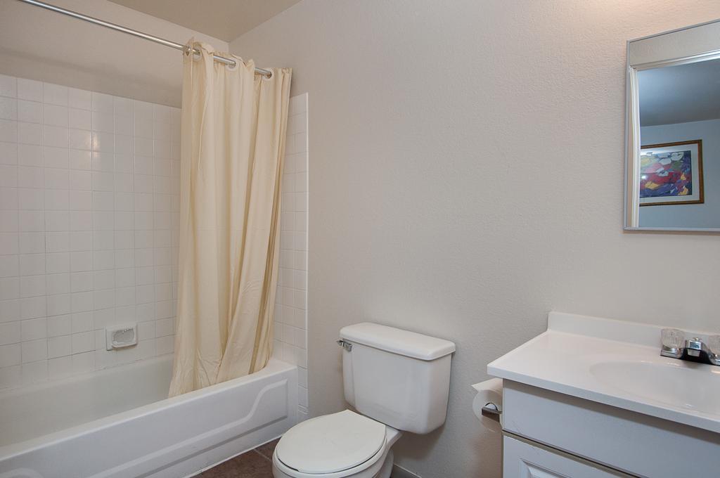 Americana 5 Inn & Suites North
