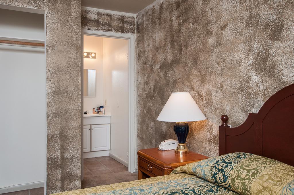 Americana 5 Inn & Suites North * Las Vegas