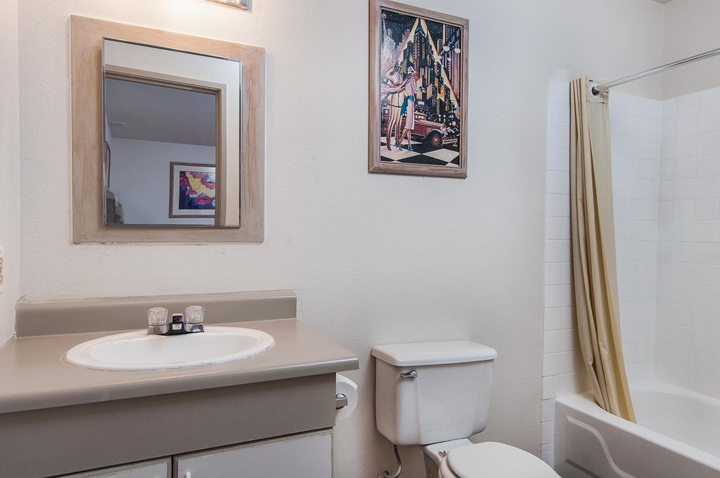 Americana 5 Inn & Suites North * Las Vegas