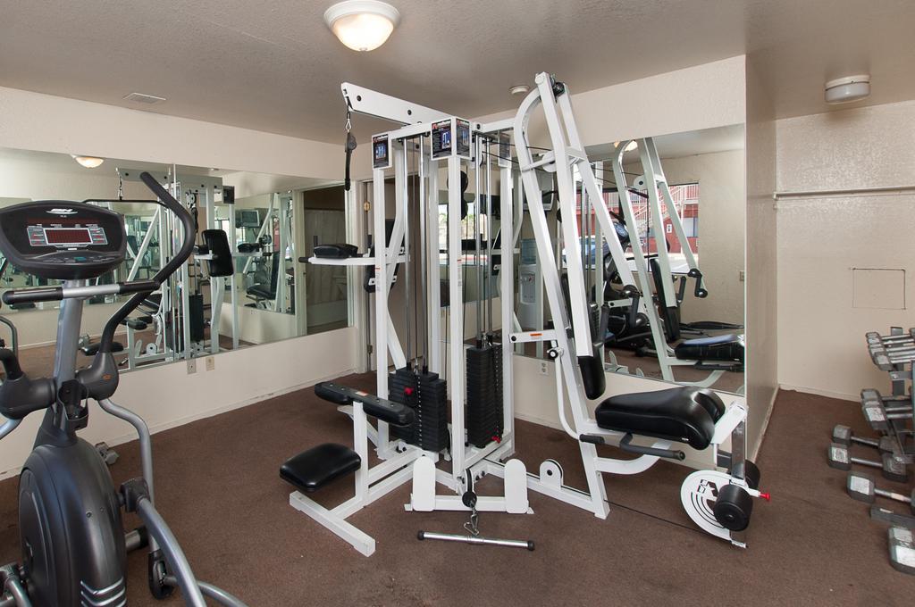 Americana 5 Inn & Suites North Hotel