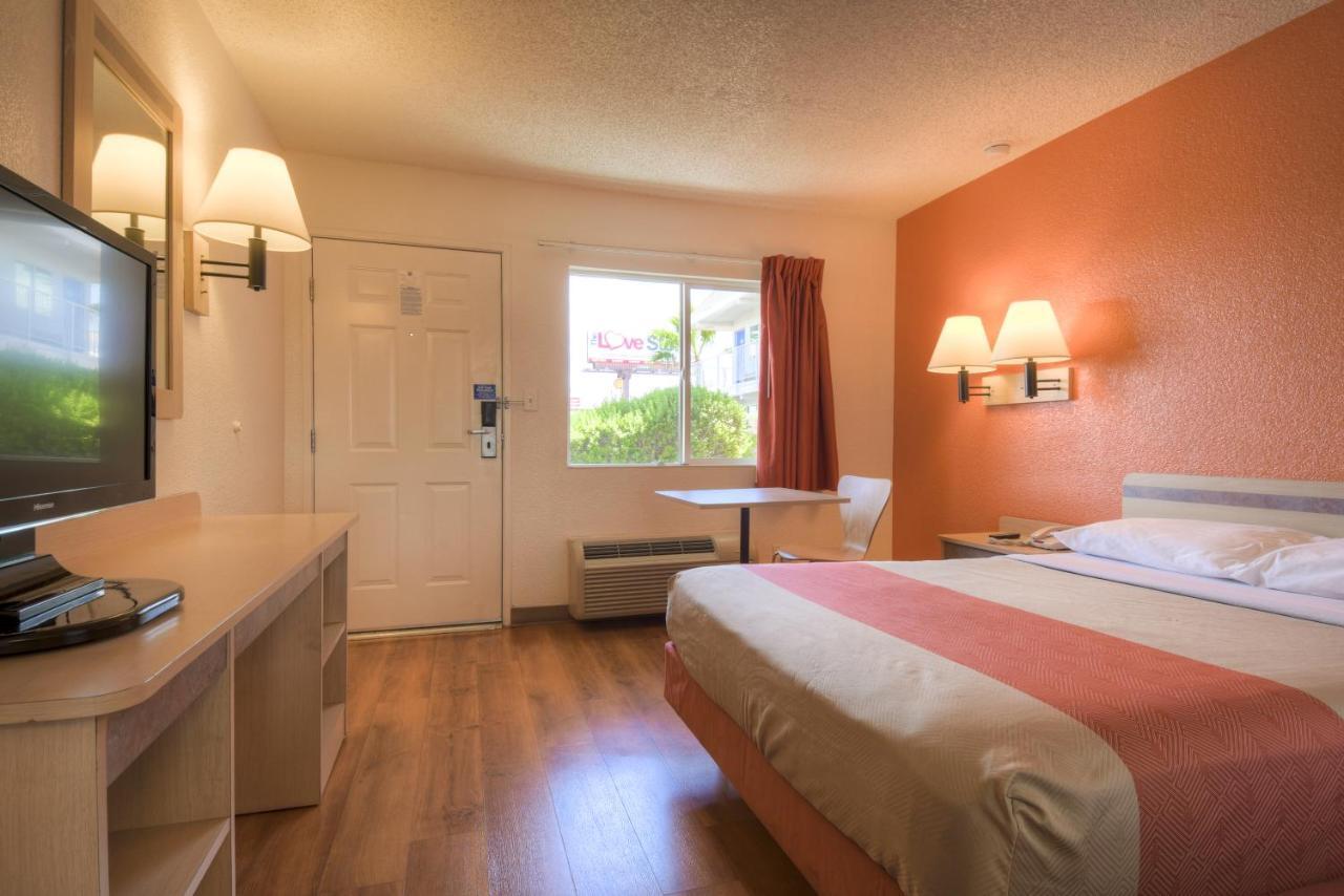 Vegas, Nv - Boulder Highway Hotel 2*