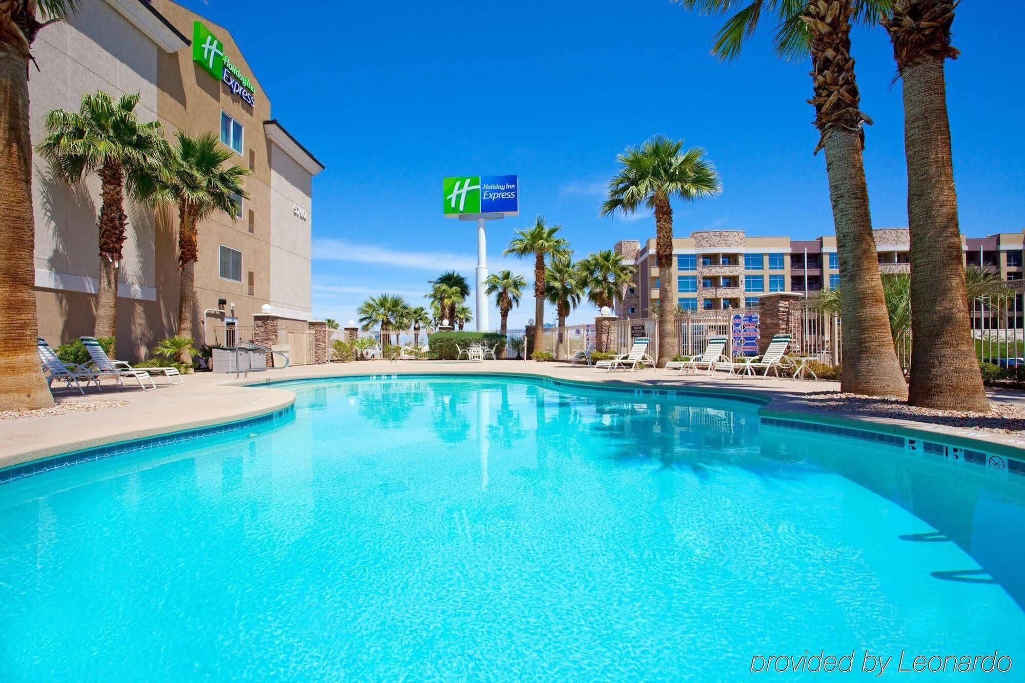 Holiday Express Stadium Area By Ihg Hotel 3*