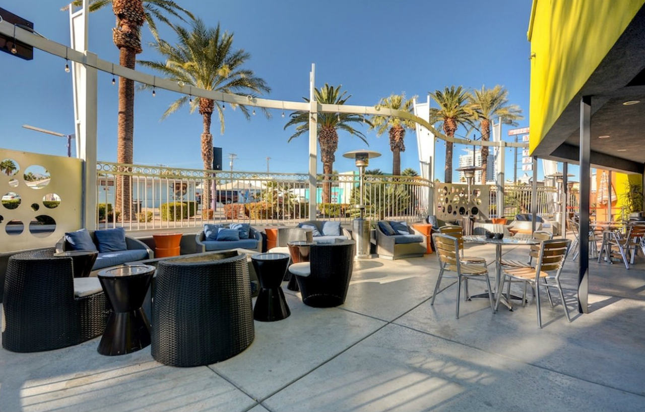 Thunderbird Hotel 2*